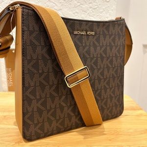 Michael Kors Swing Pack Messenger Bag